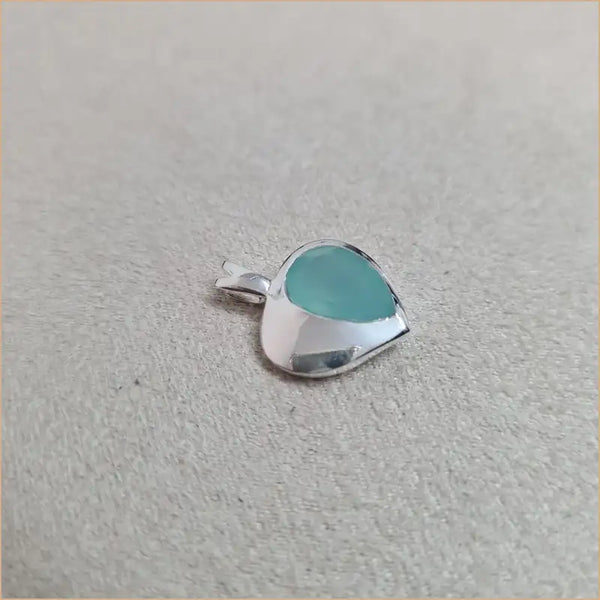 Pendentif calcédoine demi-coeur "PI1066.B"