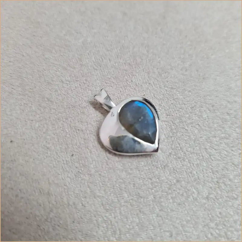 Pendentif labradorite demi-coeur "PI1066.L"