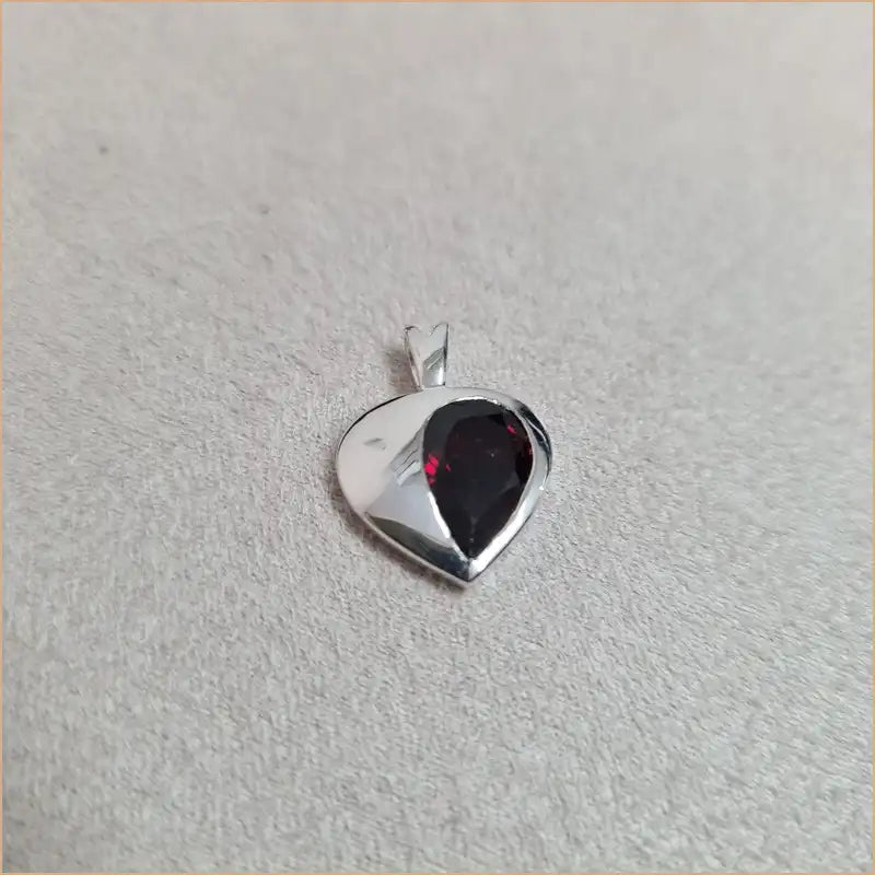 Pendentif grenat demi-coeur "PI1067.G"
