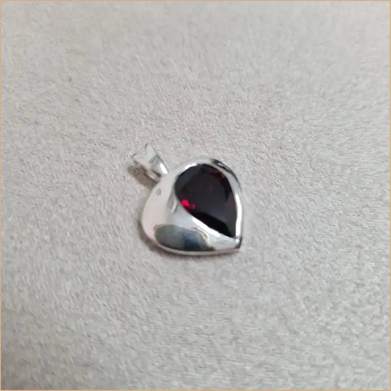 Pendentif grenat demi-coeur "PI1067.G"