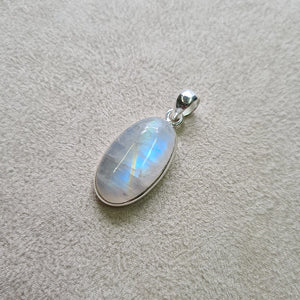 Pendentif ovale pierre de lune "PI1256.B"