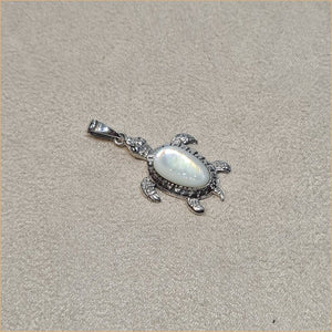 Pendentif tortue en nacre blanche "PN1022.W"