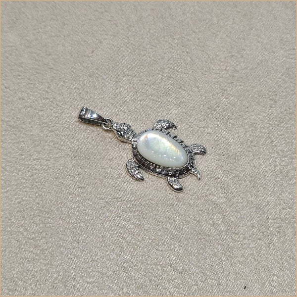 Pendentif tortue en nacre blanche "PN1022.W"