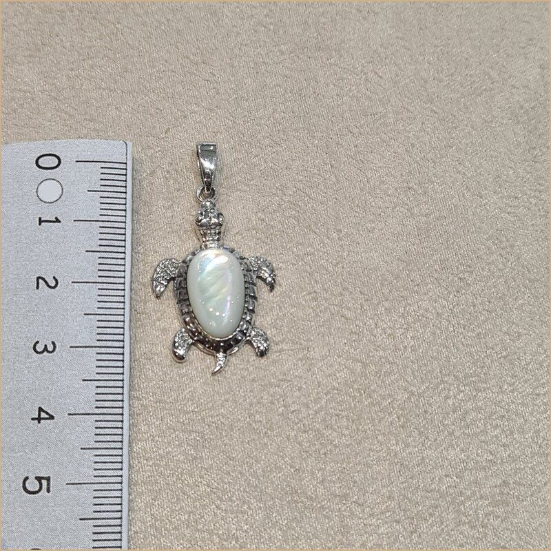 Pendentif tortue en nacre blanche "PN1022.W"