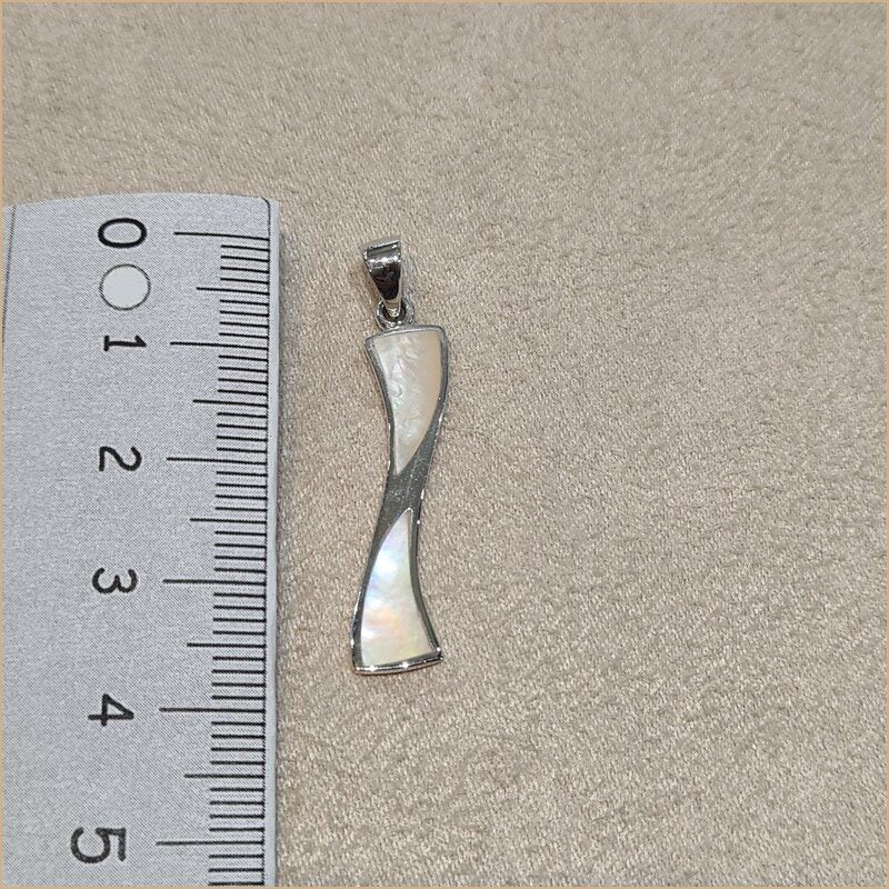 Pendentif twist en nacre blanche "PN1027.W"