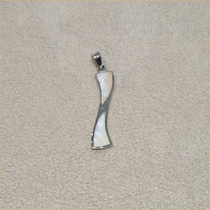 Pendentif twist en nacre blanche "PN1027.W"