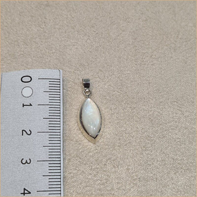 Pendentif marquise en nacre blanche "PN1031.W"