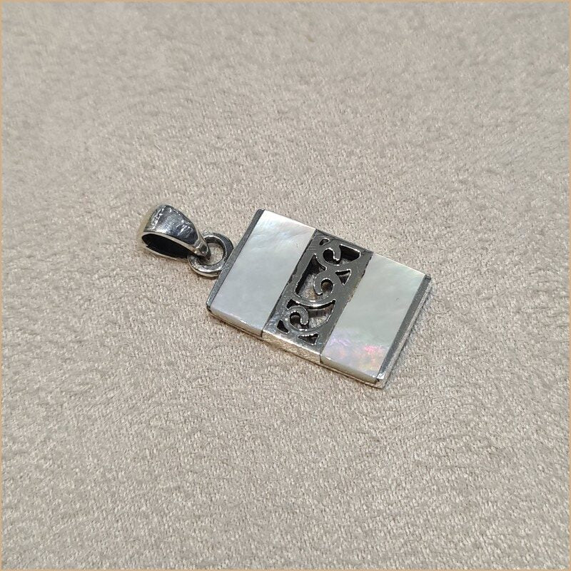 Pendentif en nacre blanche "PN1034.W"