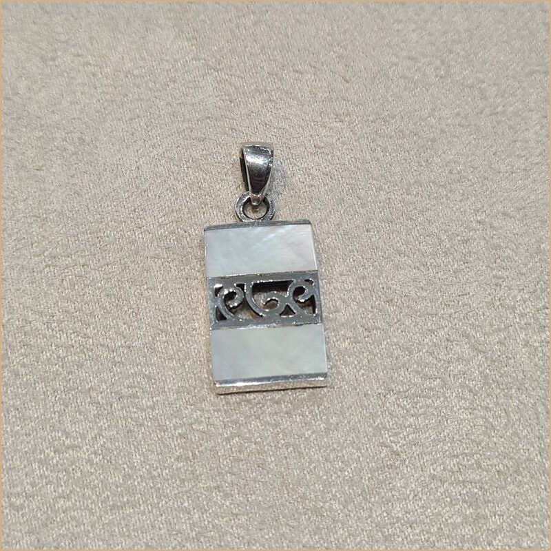 Pendentif en nacre blanche "PN1034.W"