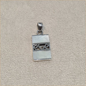 Pendentif en nacre blanche "PN1034.W"