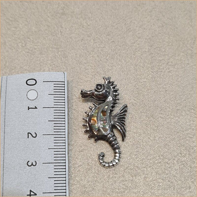 Pendentif hippocampe en nacre abalone "PN1038.A"