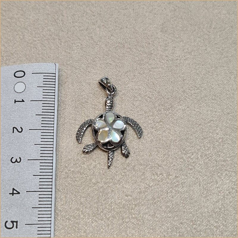 Pendentif tortue en nacre blanche "PN1040.W"