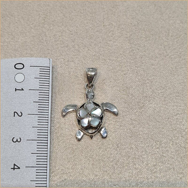 Pendentif tortue en nacre blanche "PN1043.W"