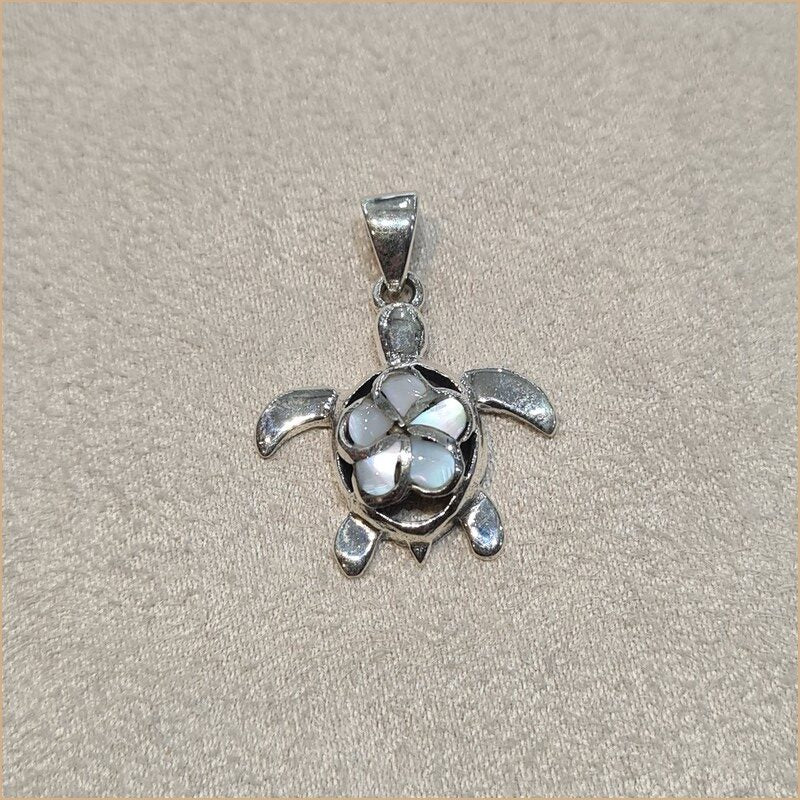 Pendentif tortue en nacre blanche "PN1043.W"