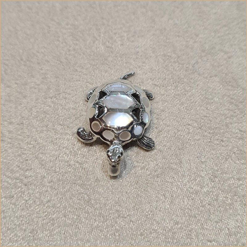Pendentif tortue en nacre blanche "PN1044.W"
