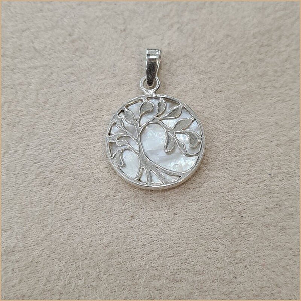 Pendentif recto verso gravé d'un arbre en nacre blanche "PN1071.W"