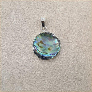 Pendentif recto verso gravé d'un arbre en abalone "PN1071.A"