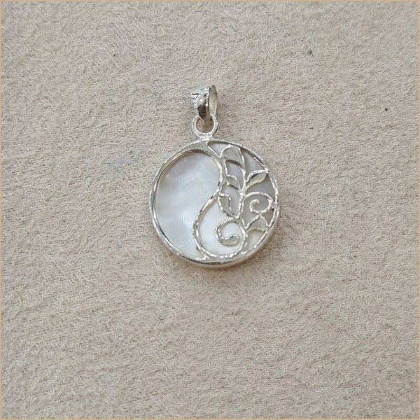 Pendentif recto verso en nacre blanche “PN1072.W”