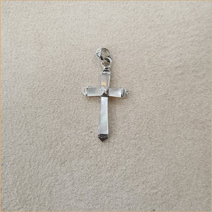 Pendentif en croix en nacre blanche "PN1076.W"