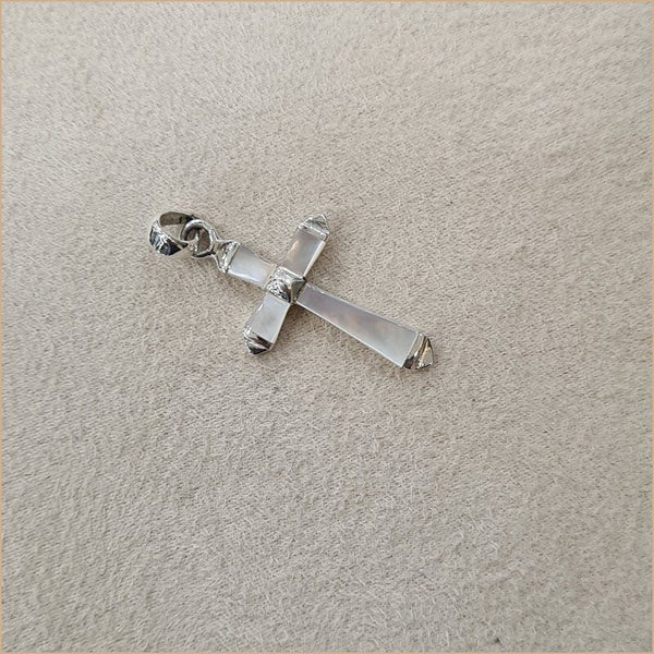 Pendentif en croix en nacre blanche "PN1076.W"