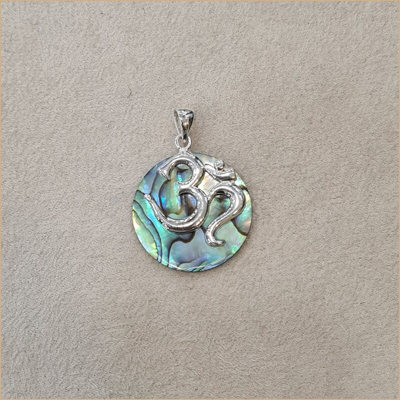 Pendentif Om (ou Aum ॐ) en abalone "PN1102.A"