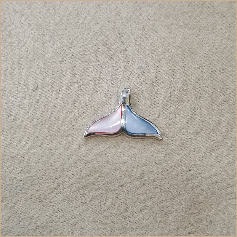 Pendentif queue de baleine en nacre multicolore “PN1103.M”