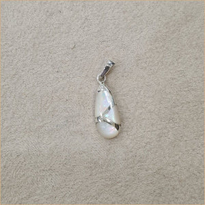 Pendentif goutte en nacre blanche "PN1110.W"