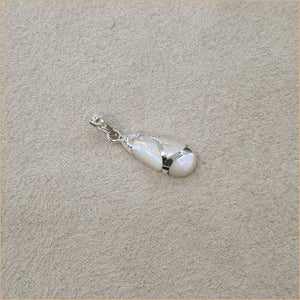 Pendentif goutte en nacre blanche "PN1110.W"