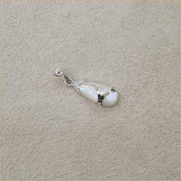 Pendentif goutte en nacre blanche "PN1110.W"