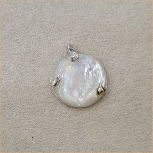 Pendentif recto verso en nacre blanche "PN1112.W"