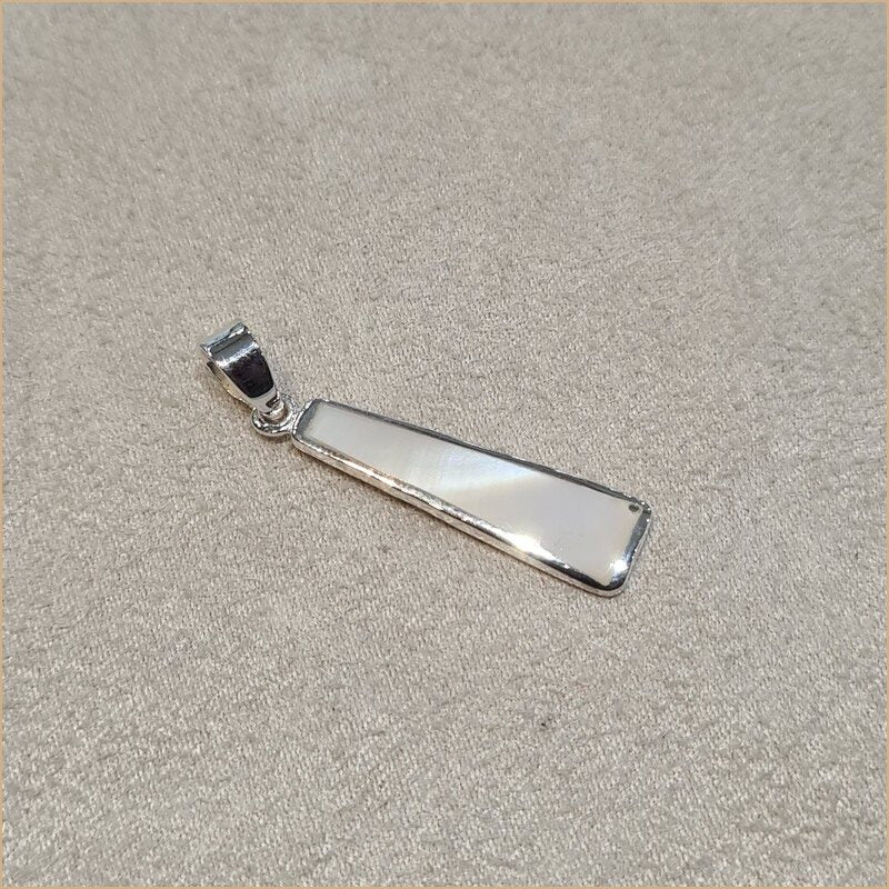 Pendentif en nacre blanche "PN442.W"