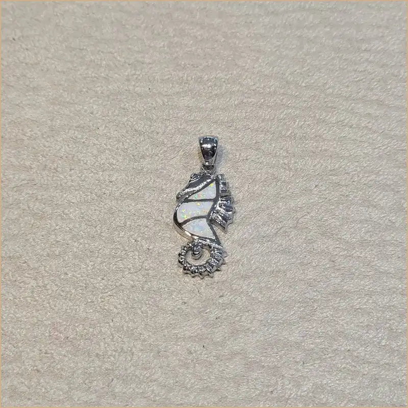Pendentif hyppocampe opaline blanche "PO192.W"