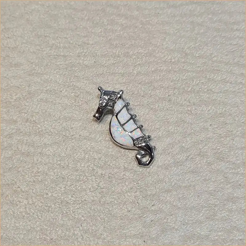 Pendentif hyppocampe opaline blanche "PO193.W"