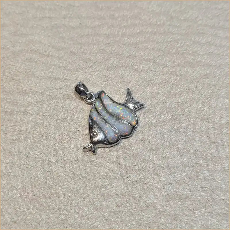 Pendentif poisson opaline blanche "PO195.W"