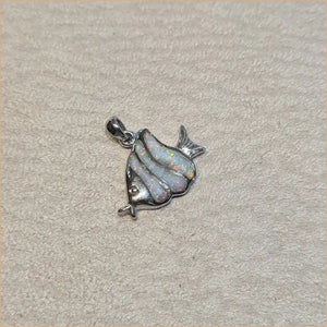Pendentif poisson opaline blanche "PO195.W"