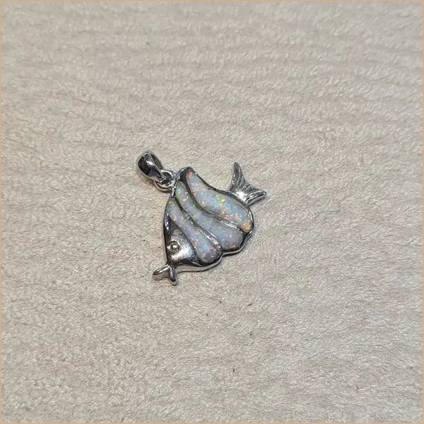 Pendentif poisson opaline blanche "PO195.W"