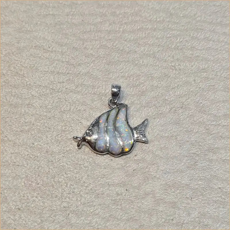 Pendentif poisson opaline blanche "PO195.W"
