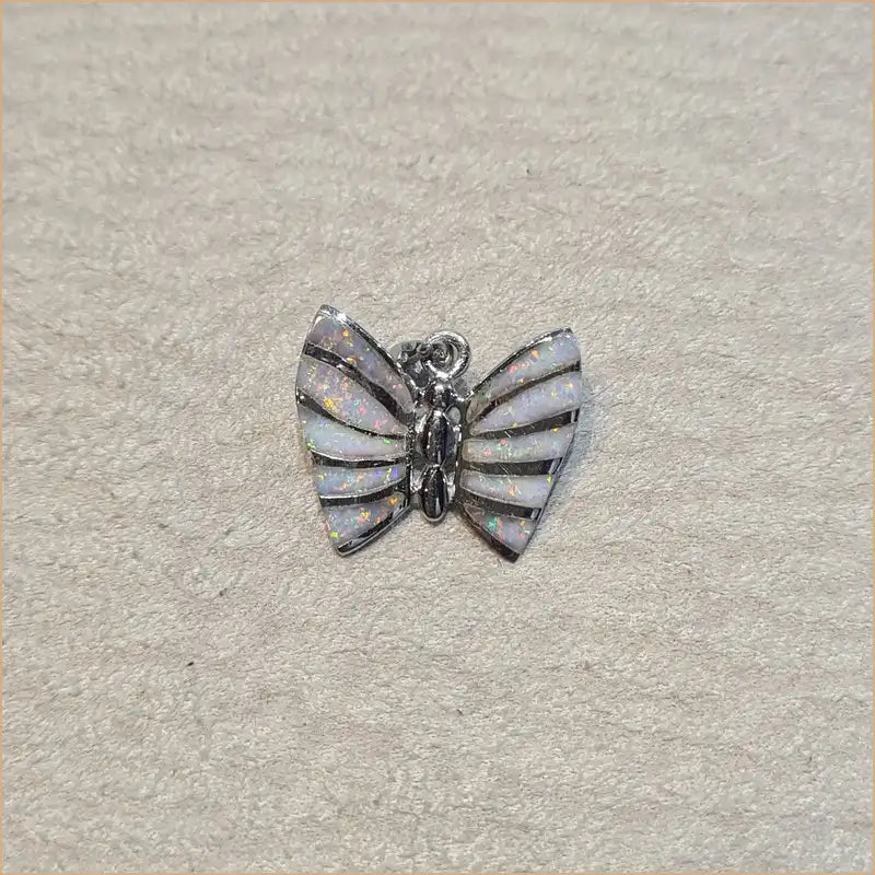 Pendentif papillon opaline blanche "PO205.W"
