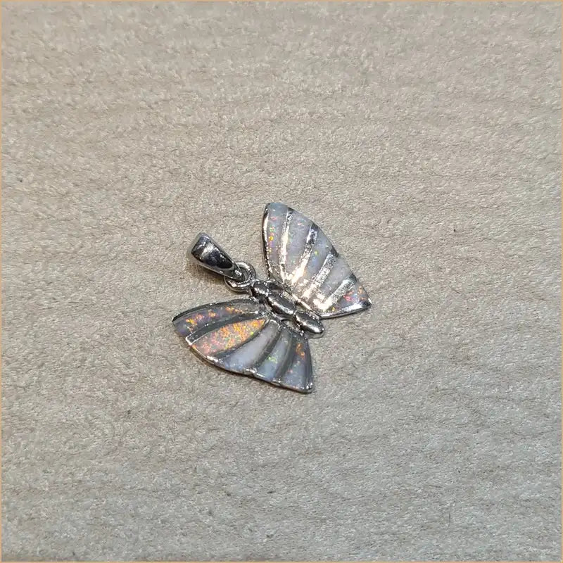 Pendentif papillon opaline blanche "PO205.W"