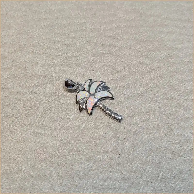 Pendentif palmier opaline blanche "PO209.W"