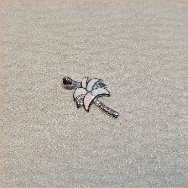 Pendentif palmier opaline blanche "PO209.W"