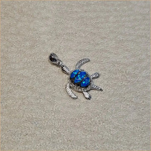 Pendentif tortue opaline bleue "POT24.B"