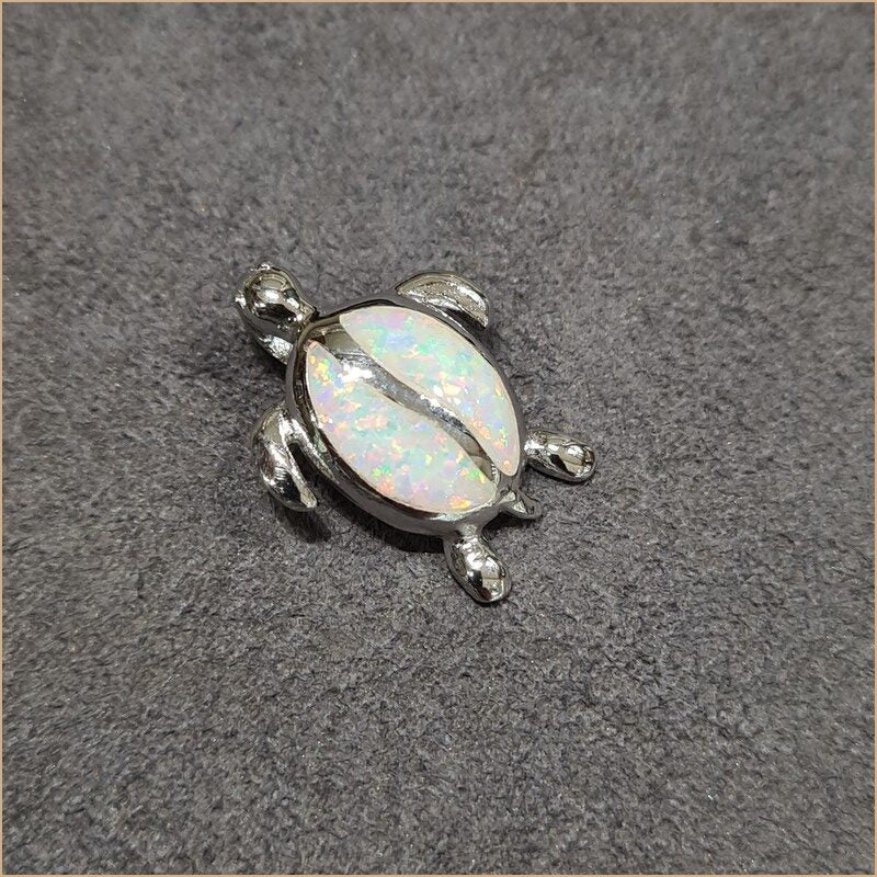 Pendentif tortue opaline blanche "POT28.W"