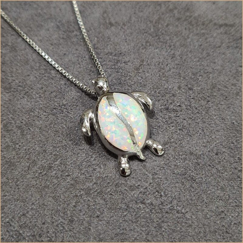 Pendentif tortue opaline blanche "POT28.W"