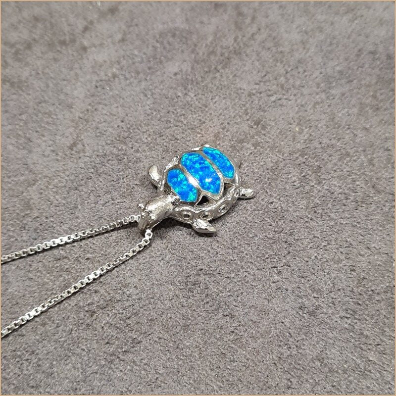 Pendentif tortue opaline bleu "POT35.B"