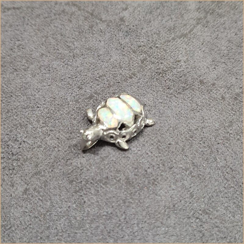 Pendentif tortue opaline blanche "POT35.W"