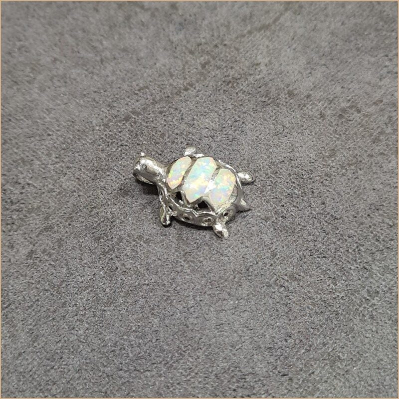 Pendentif tortue opaline blanche "POT35.W"