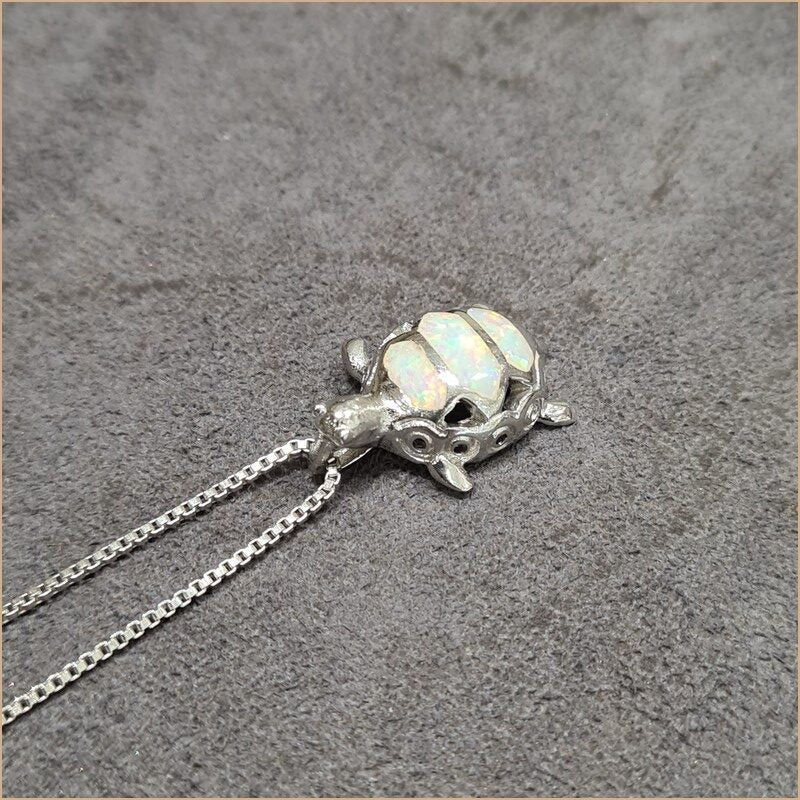 Pendentif tortue opaline blanche "POT35.W"