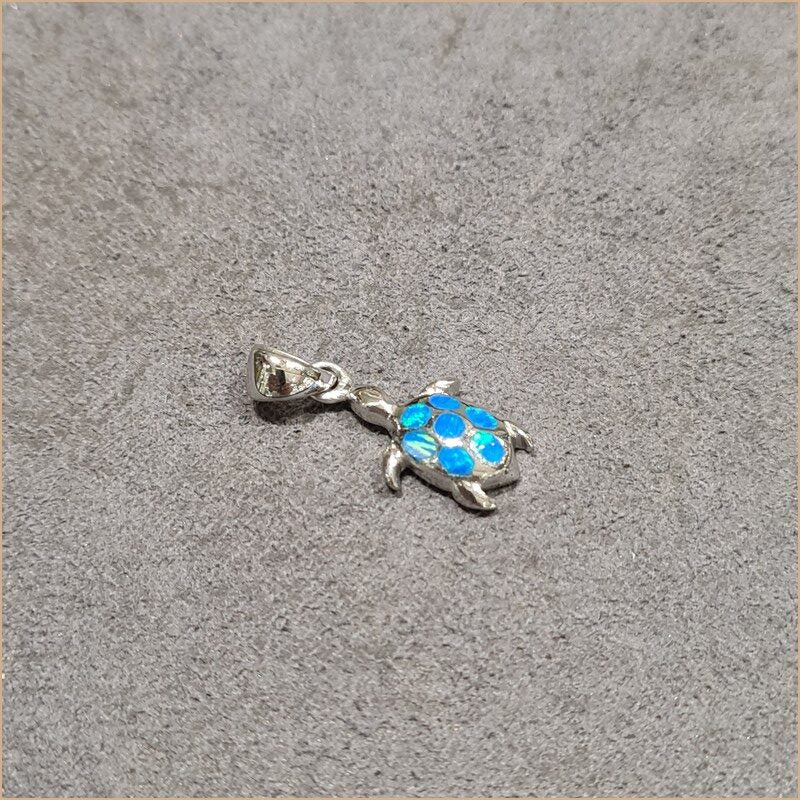 Pendentif tortue opaline bleu "POT39.B"