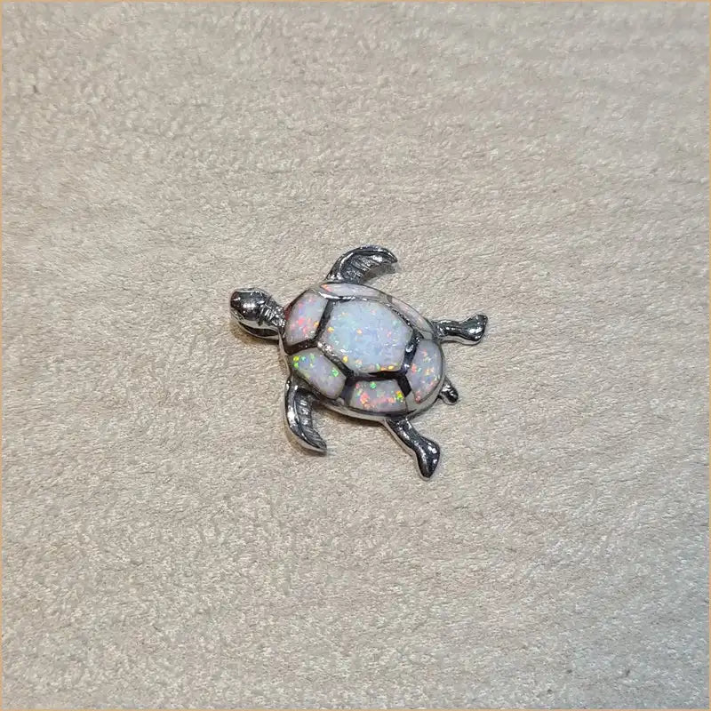 Pendentif tortue en argent 925 et opaline blanche de taille moyenne POT40